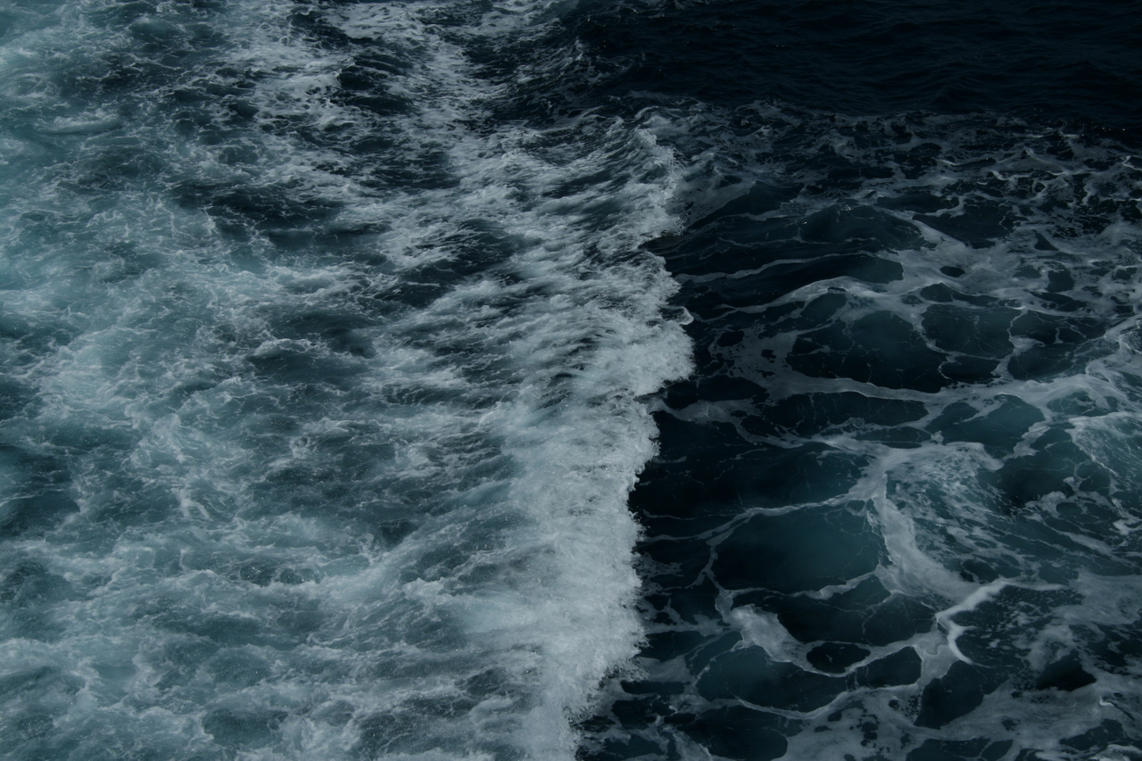 Photo description: agitated sea seen from a boat at night